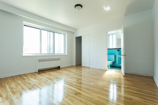 Bedroom with en suite bathroom
