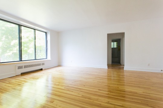 Grande fenêtre de salon