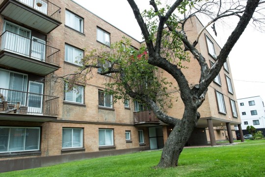 6151 Cote Saint-Luc – 217