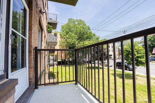 6151 Côte Saint-Luc – 218