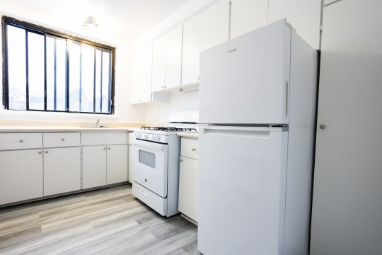 6001 Cote Saint Luc – 305