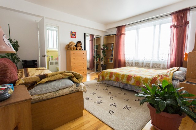 Chambre principale avec salle de bain en suite