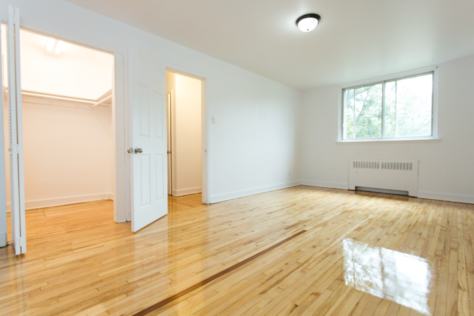 6101 Cote Saint Luc 205 Mayne Holdings Apartments for rent in Montreal