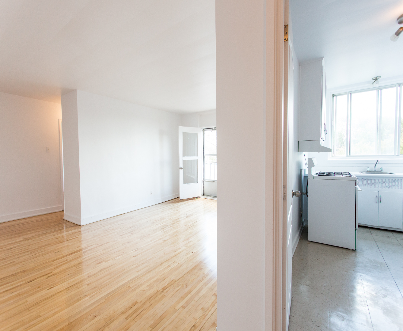 6151 Cote Saint-Luc – 217