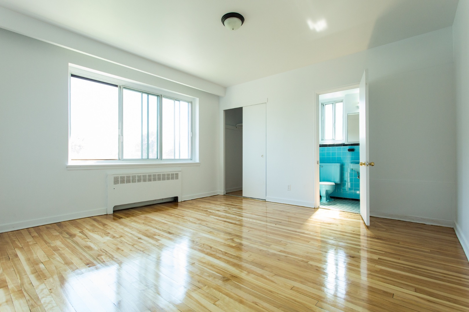 Chambre avec salle de bain en suite