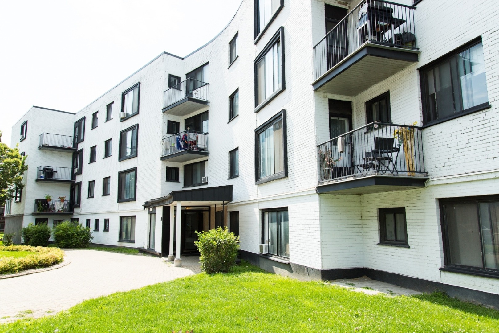 6001 Côte SaintLuc 207 Mayne Holdings Apartments for rent in