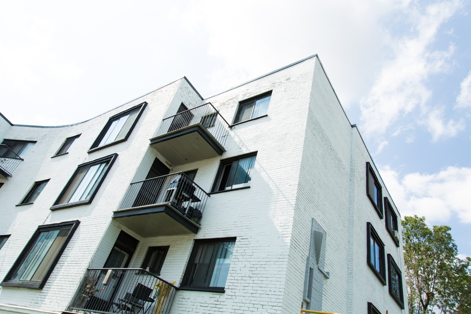 6001 Côte SaintLuc 307 Mayne Holdings Apartments for rent in